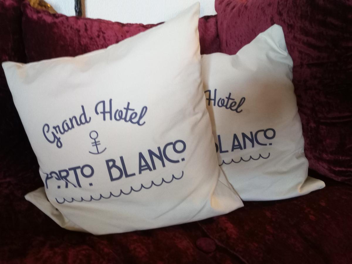 Grand Hotel De Port Blanc Penvénan Exteriör bild